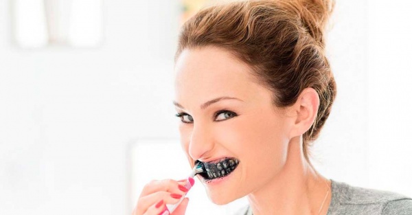 Teeth whitening with charcoal